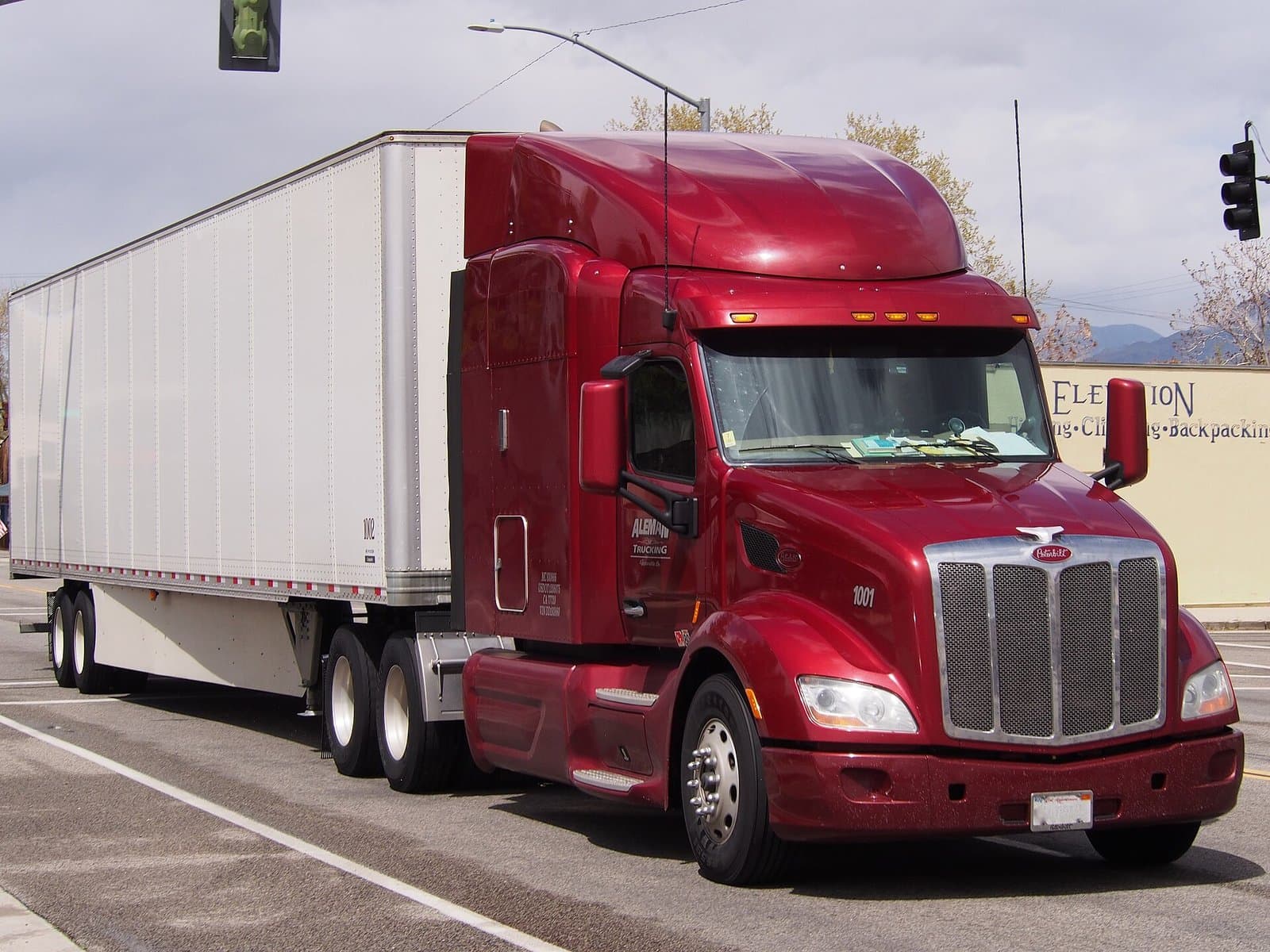 Peterbilt 579 sleeper semi truck with dry van trailer in California